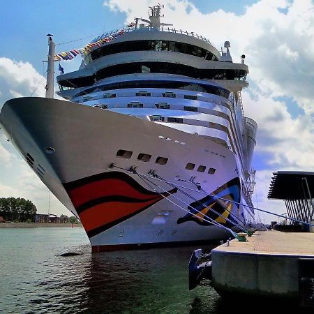 Sonnendeck, Direkt Am Leuchtturm Lägenhet Rostock Exteriör bild